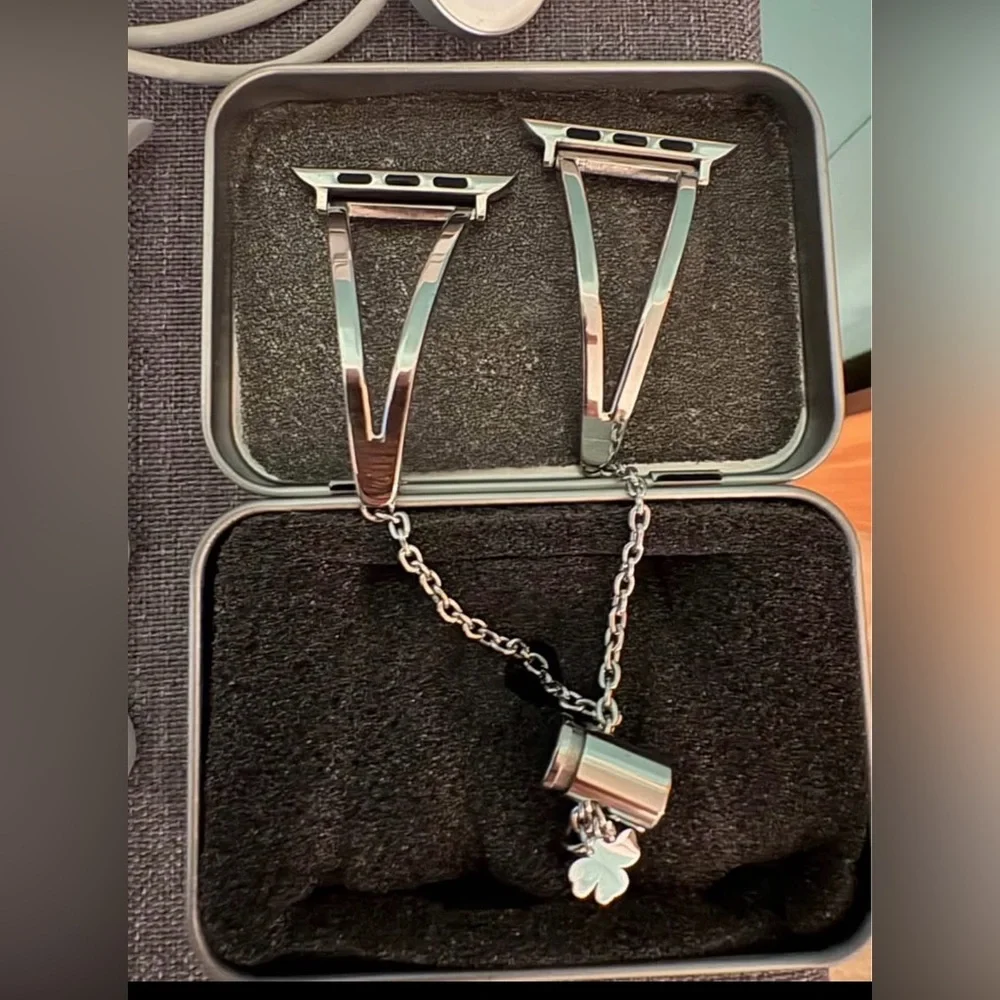 Apple Watch Series 7 w/ accessories - Picture 6 of 8